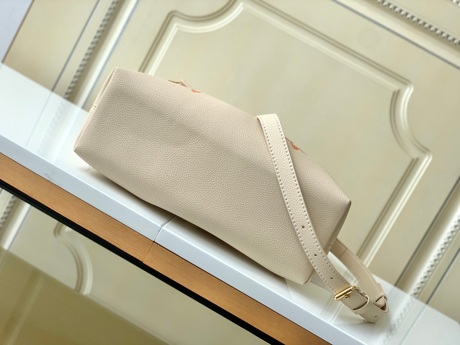 Louis Vuitton M46545 Yellow - Image 4