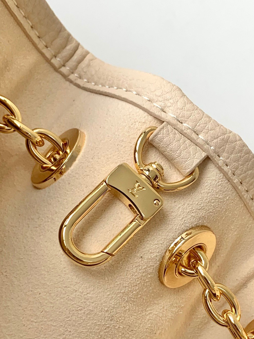 Louis Vuitton M46545 Yellow - Image 9