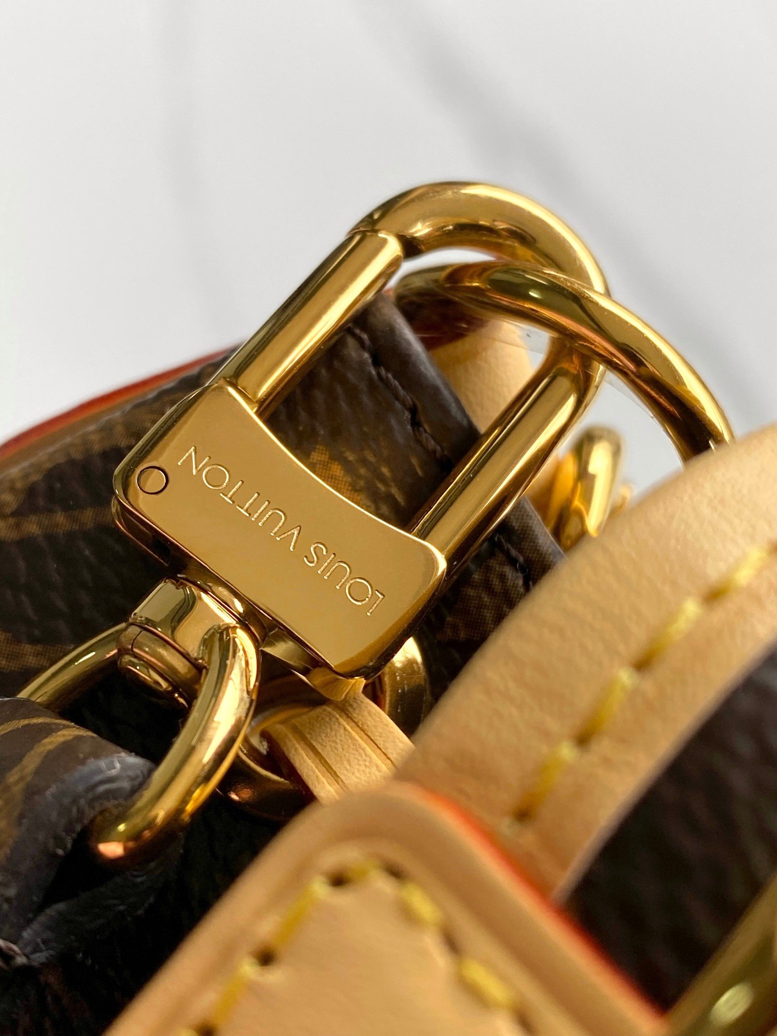 Louis Vuitton M46932 - Image 8