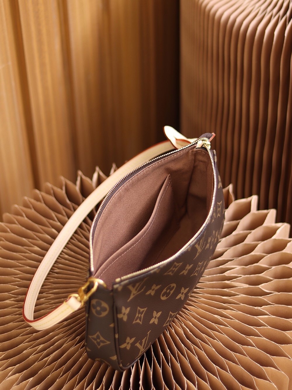 Louis Vuitton M40712 - Image 6