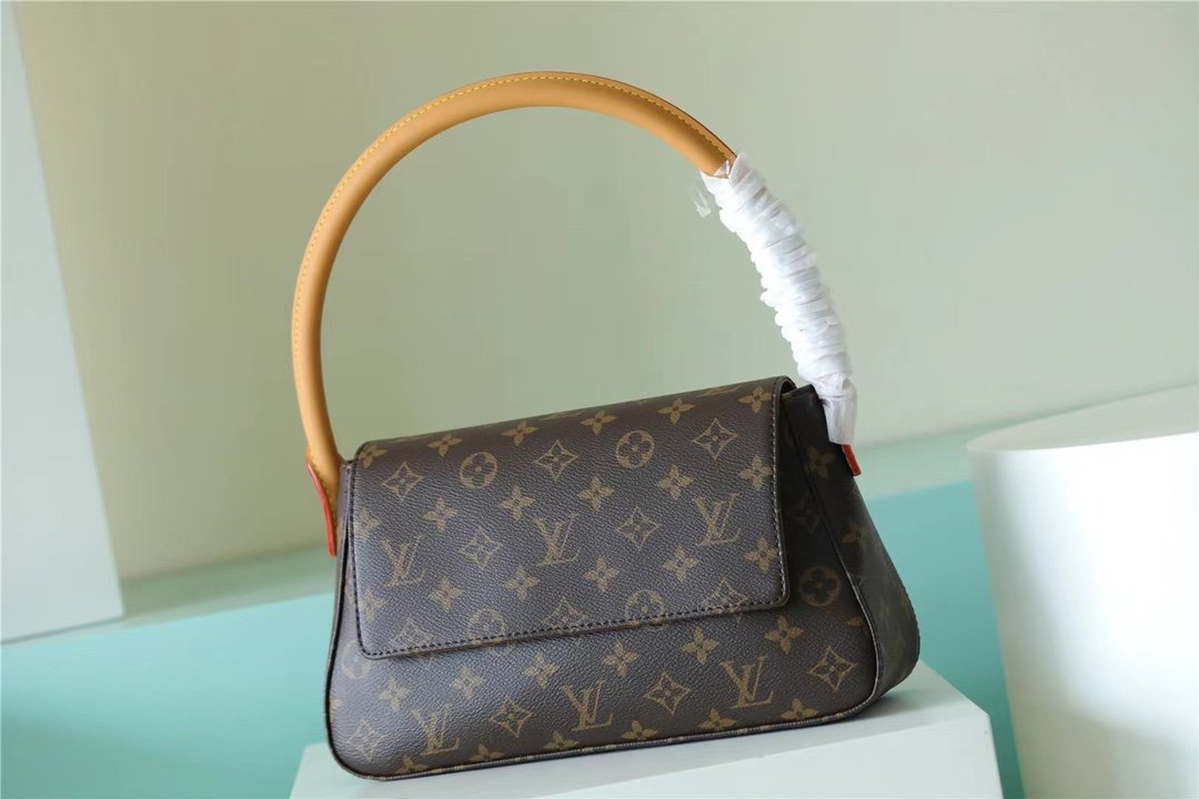 Louis Vuitton M51147 - Image 2