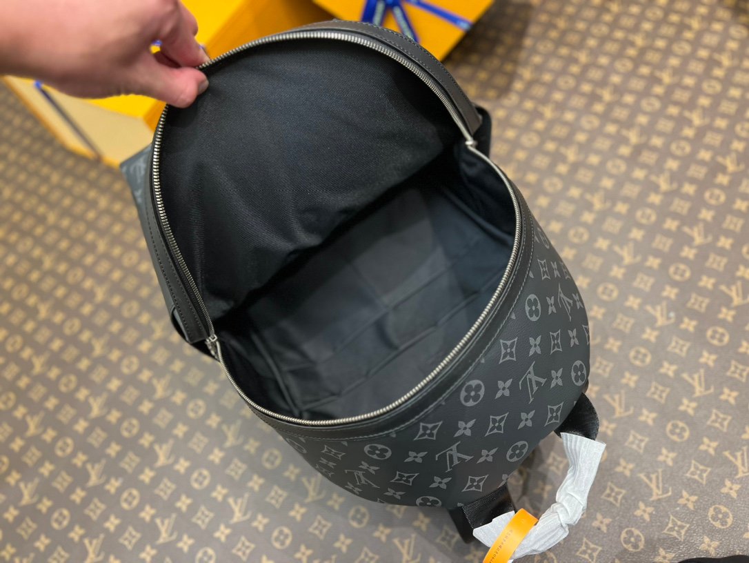 Louis Vuitton M22558 Black - Image 8