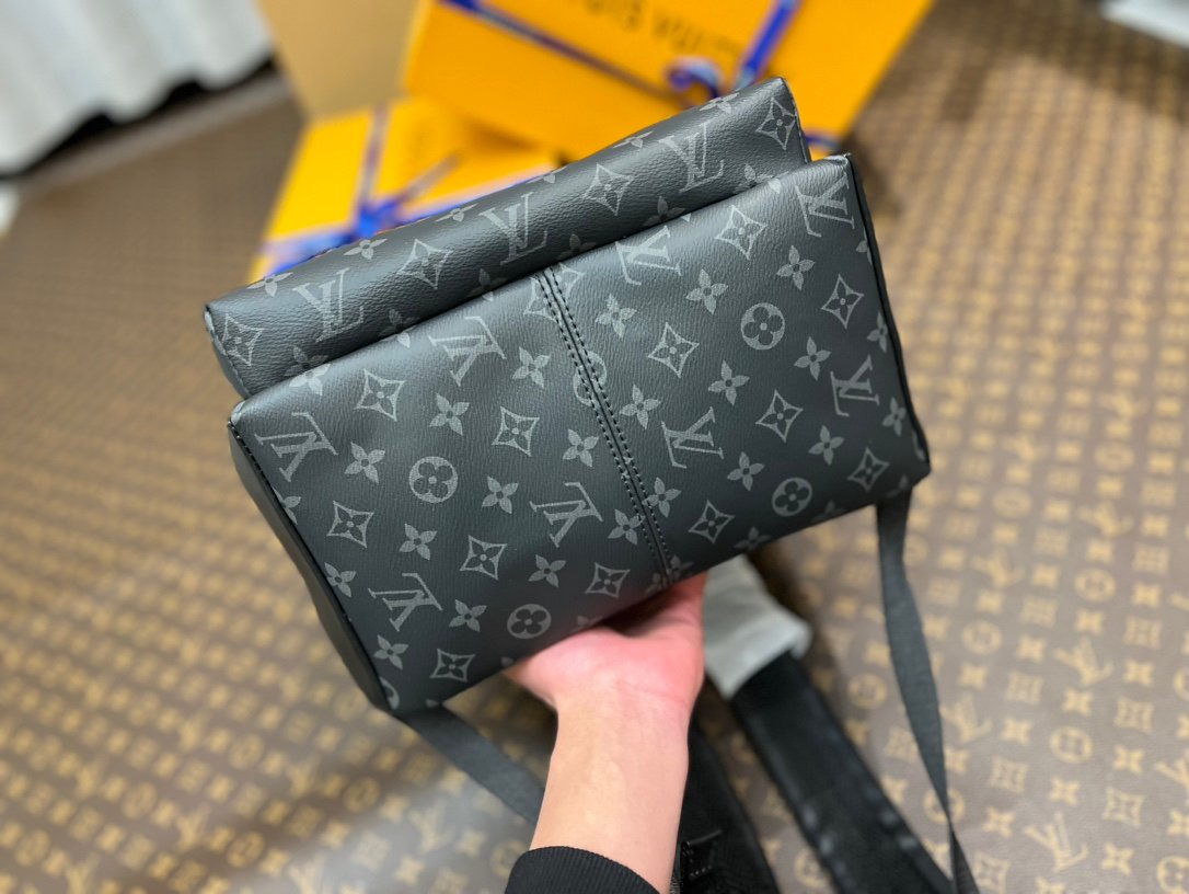 Louis Vuitton M22558 Black - Image 4