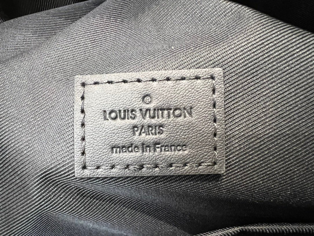 Louis Vuitton M22558 Black - Image 9