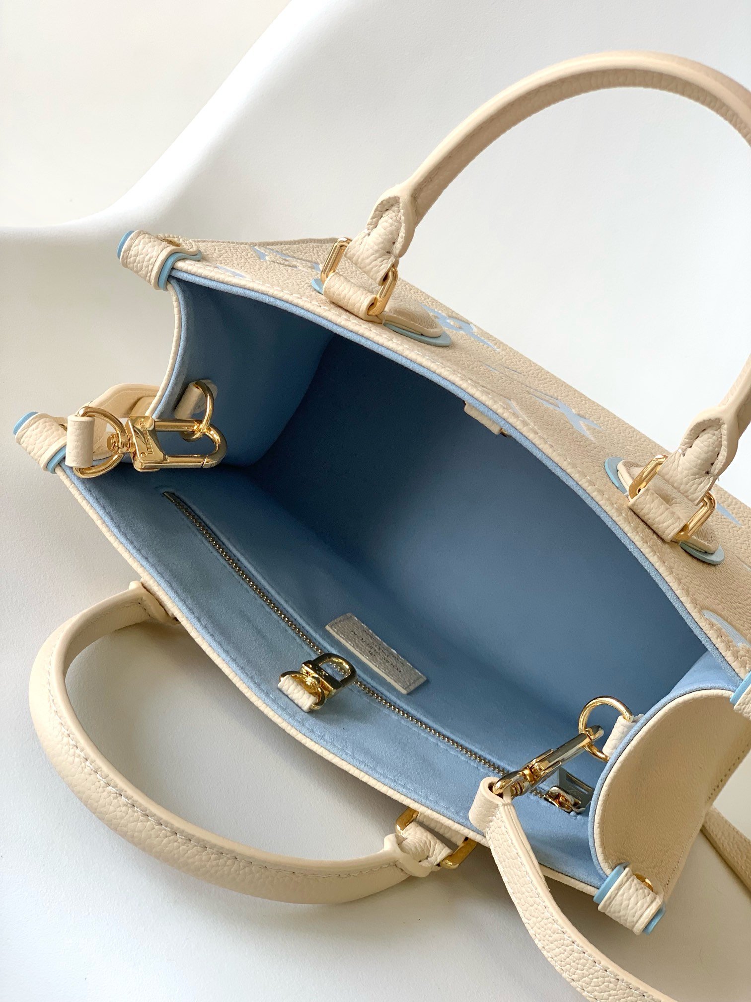 Louis Vuitton M46833 Beige - Image 8