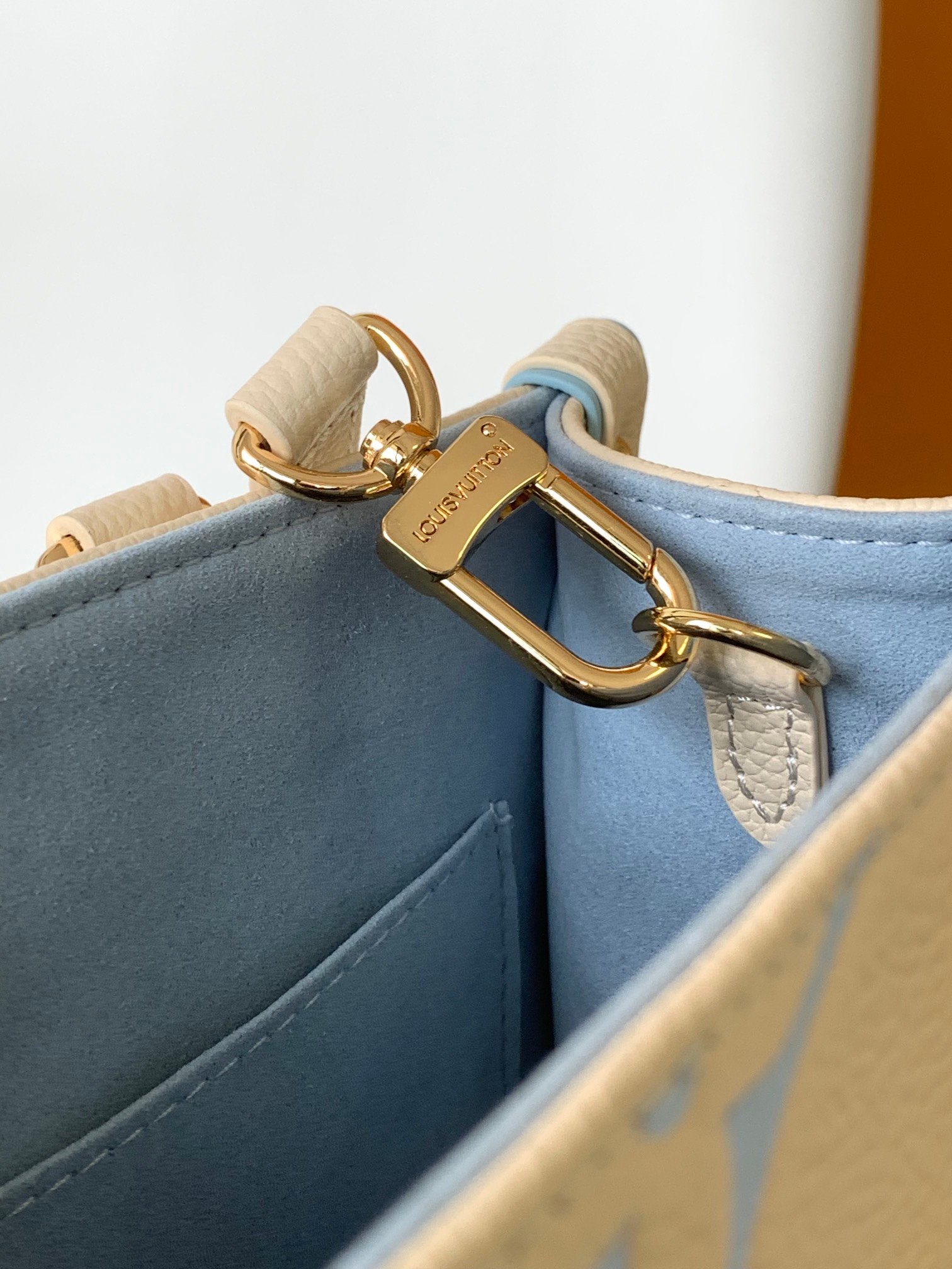 Louis Vuitton M46833 Beige - Image 6