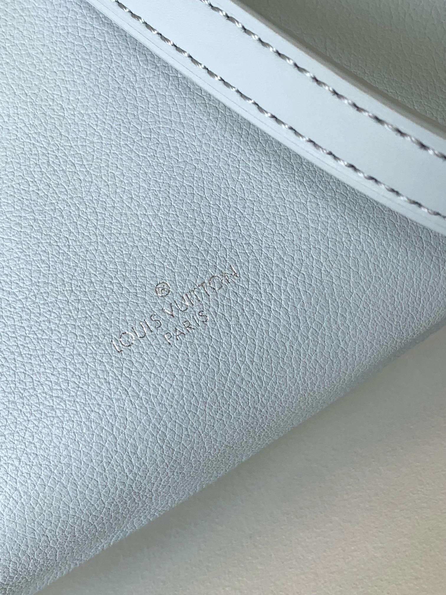 Louis Vuitton M23817 Small Black - Image 5