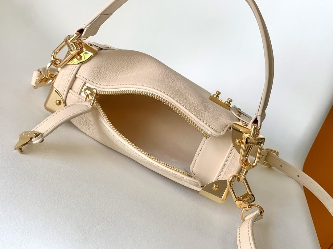 Louis Vuitton M25067 White - Image 8