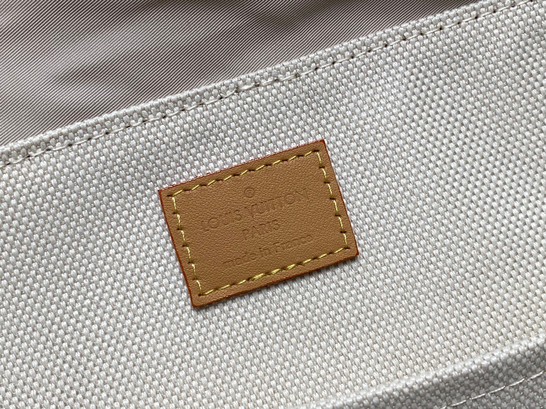 Louis Vuitton MONTSOURIS backpac - Image 9