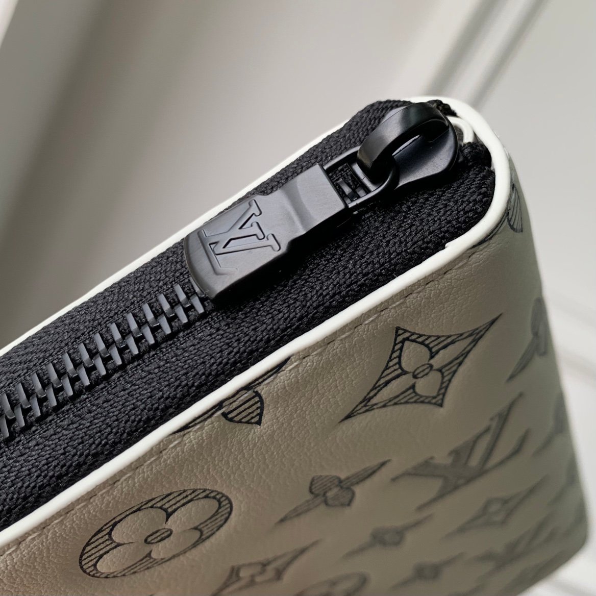 Louis Vuitton M62295 Elegant White - Image 5