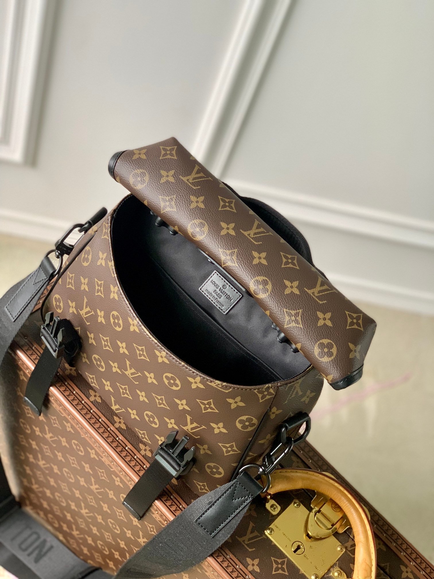 Louis Vuitton M46972 - Image 8