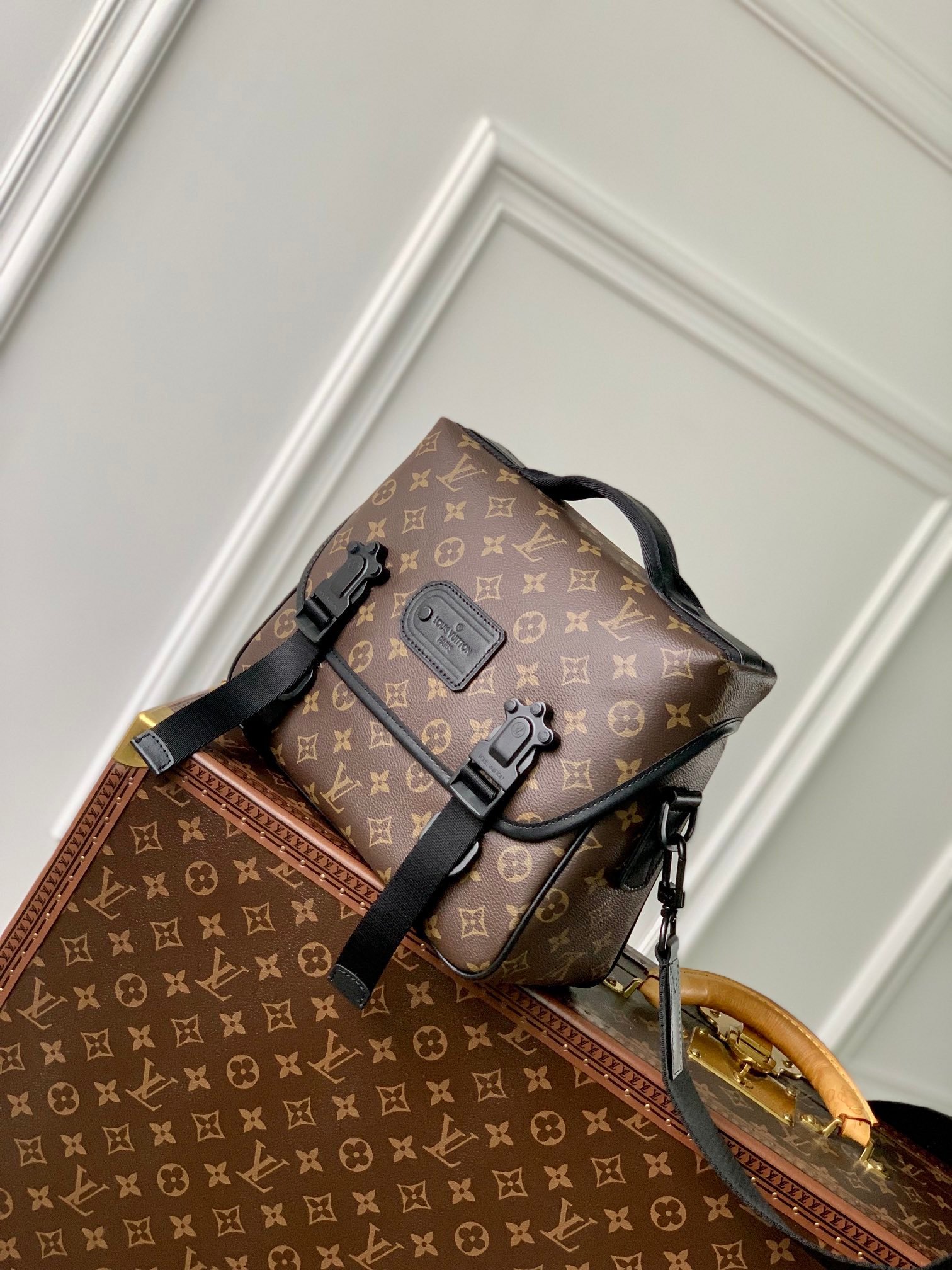 Louis Vuitton M46972 - Image 2