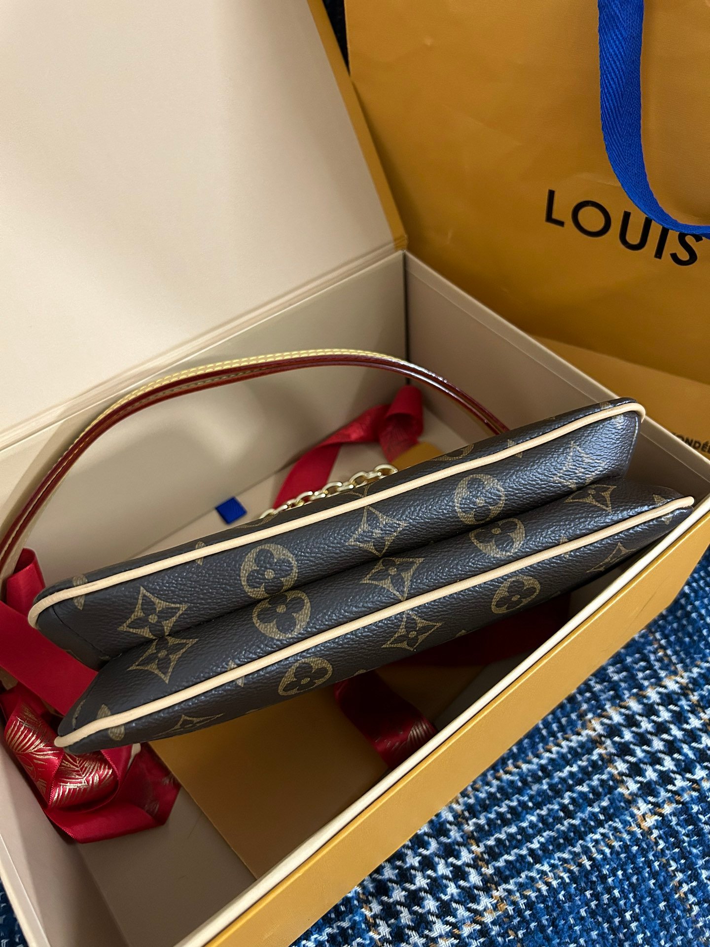 Louis Vuitton M83008 - Image 5