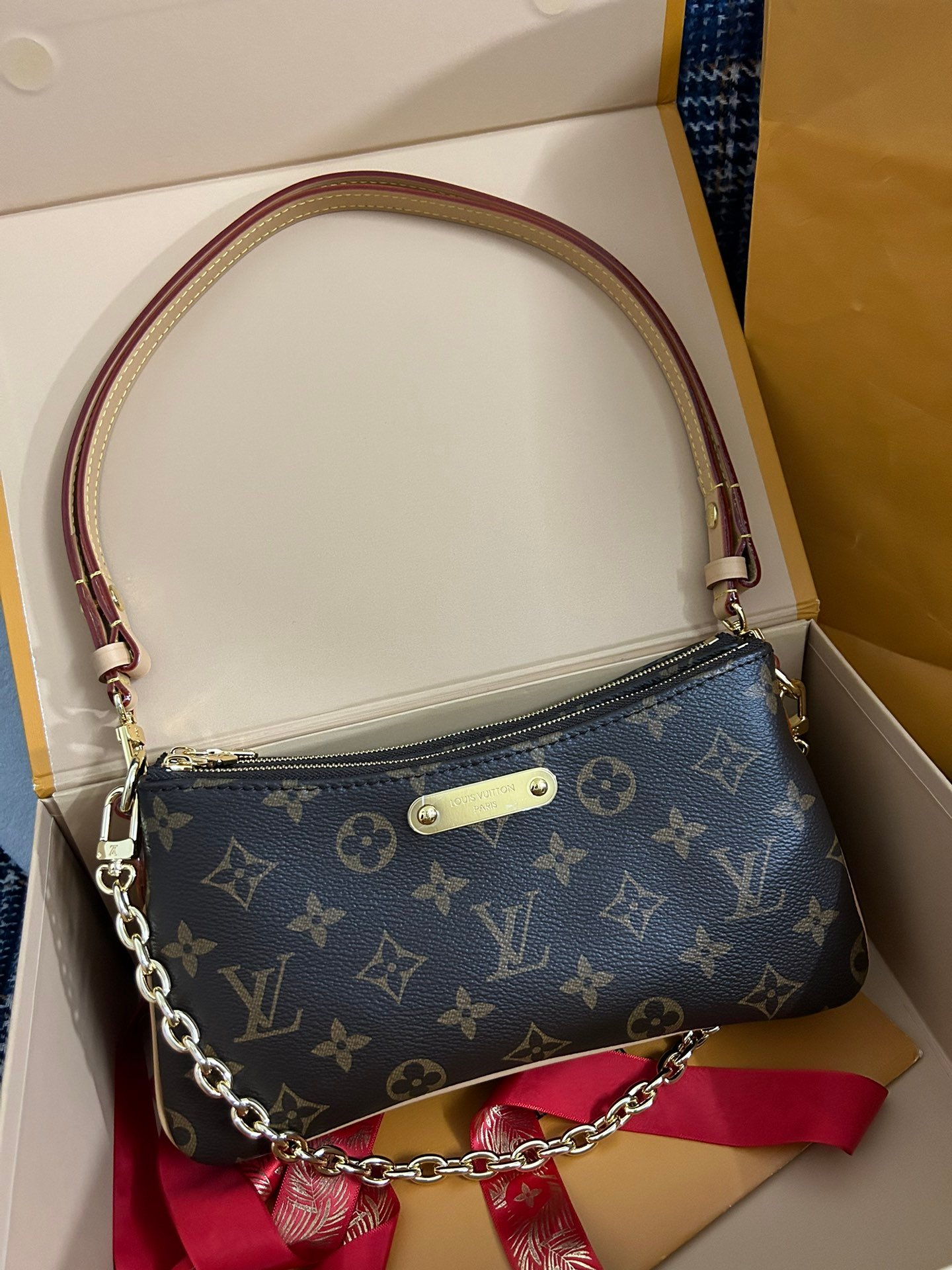 Louis Vuitton M83008