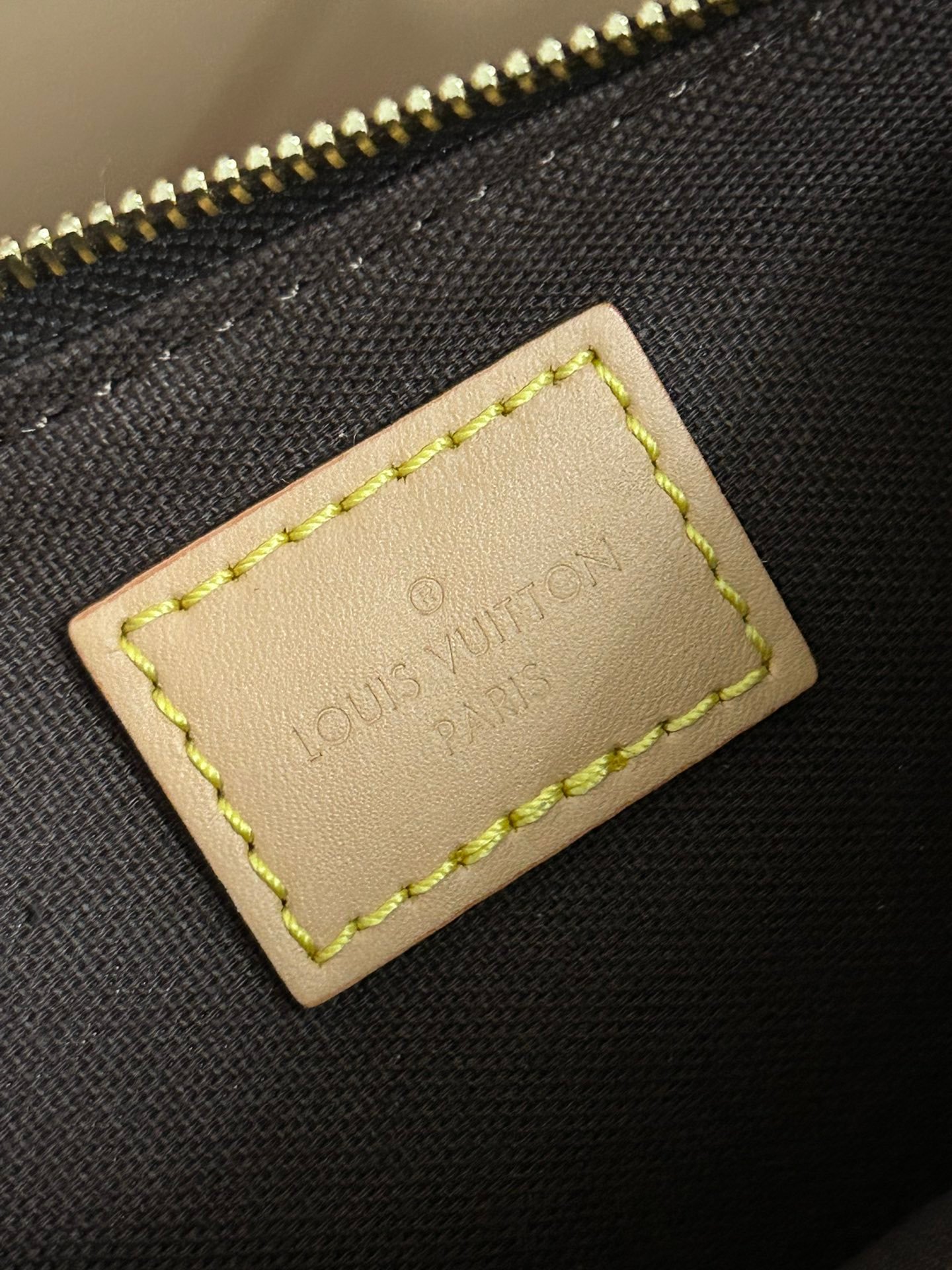 Louis Vuitton M83008 - Image 9