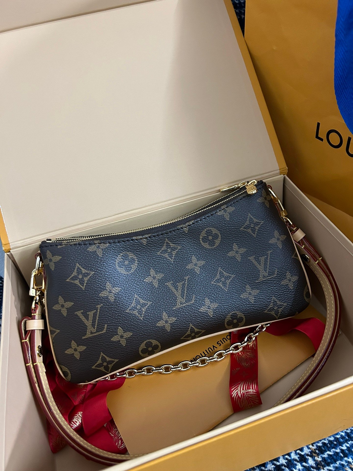 Louis Vuitton M83008 - Image 2