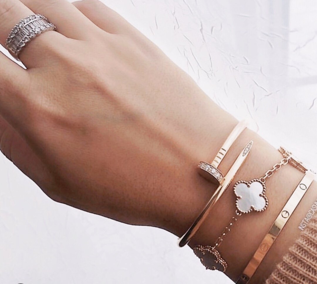 Four-leaf clover single flower bracelet, paired with a Cartier nail bracelet. - Image 7