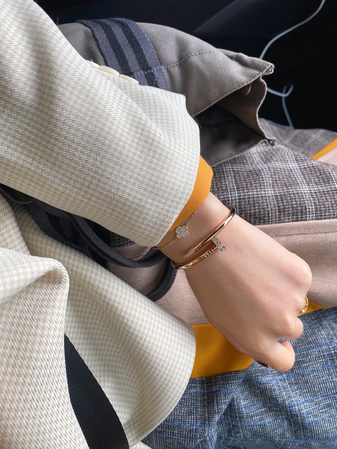 Four-leaf clover single flower bracelet, paired with a Cartier nail bracelet. - Image 5