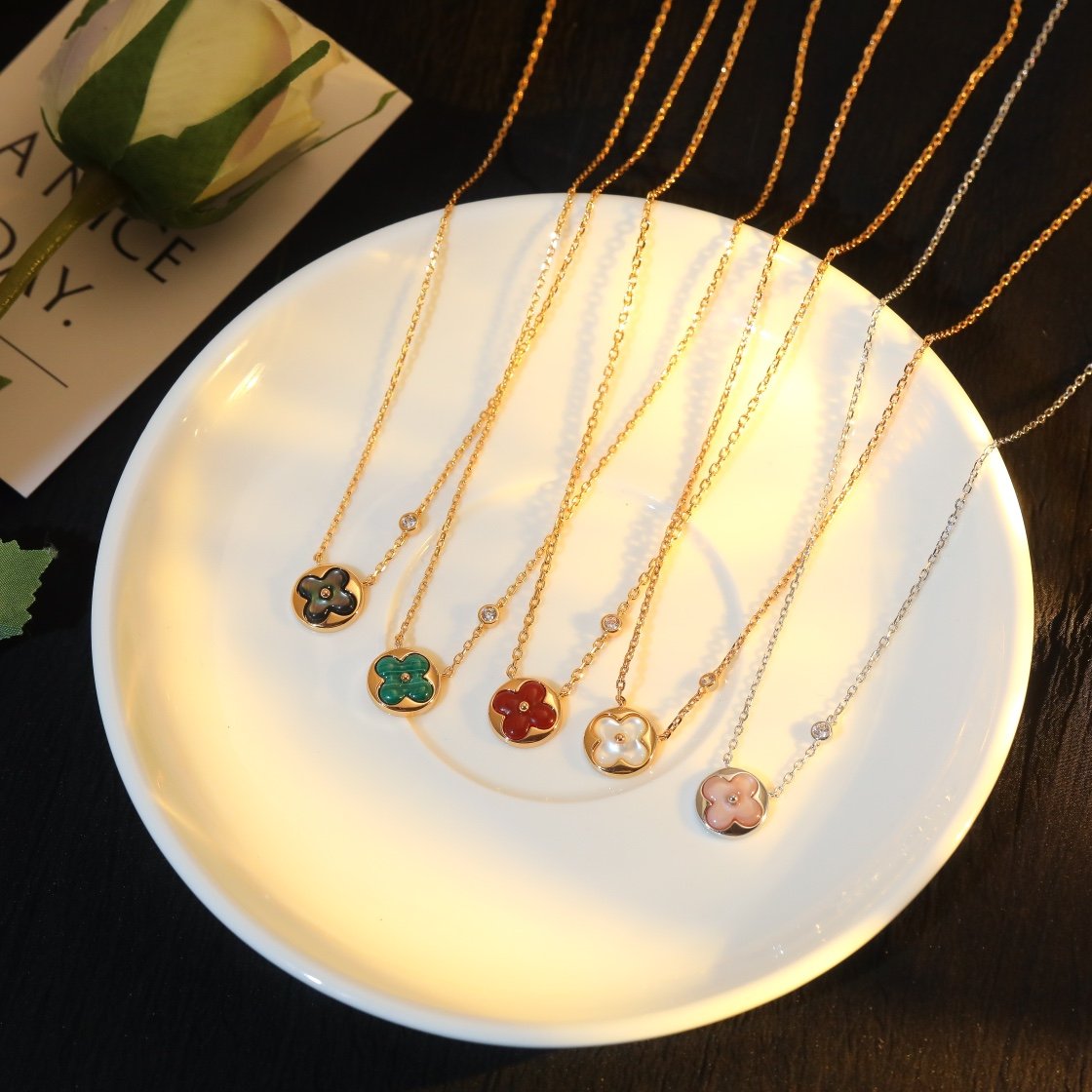 Lv classic round pattern old single flower necklace