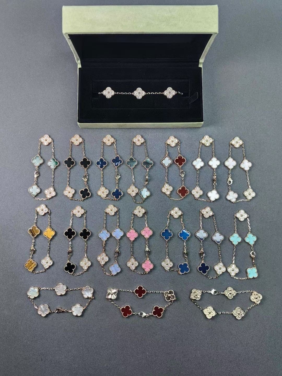 Van Cleef Arpels stamped version collection Five-flower diamond bracelet Plum blossom five-flower bracelet - Image 3