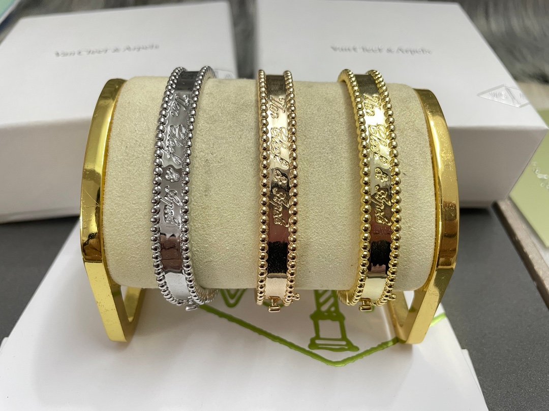 Real shot of Van Cleef Arpels signed bracelet