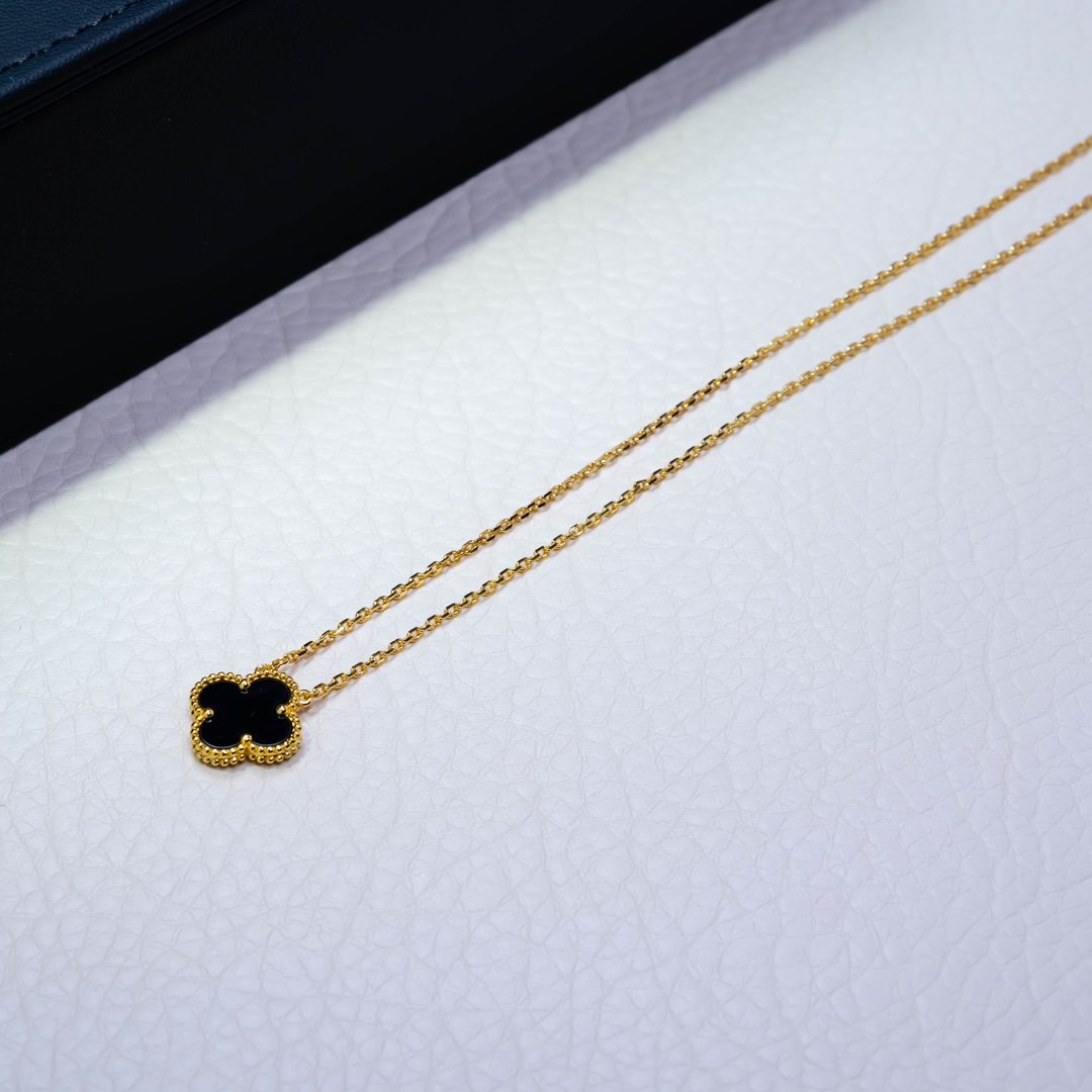 VCA Black Agate Clover Necklace / Golden Yellow - Image 2
