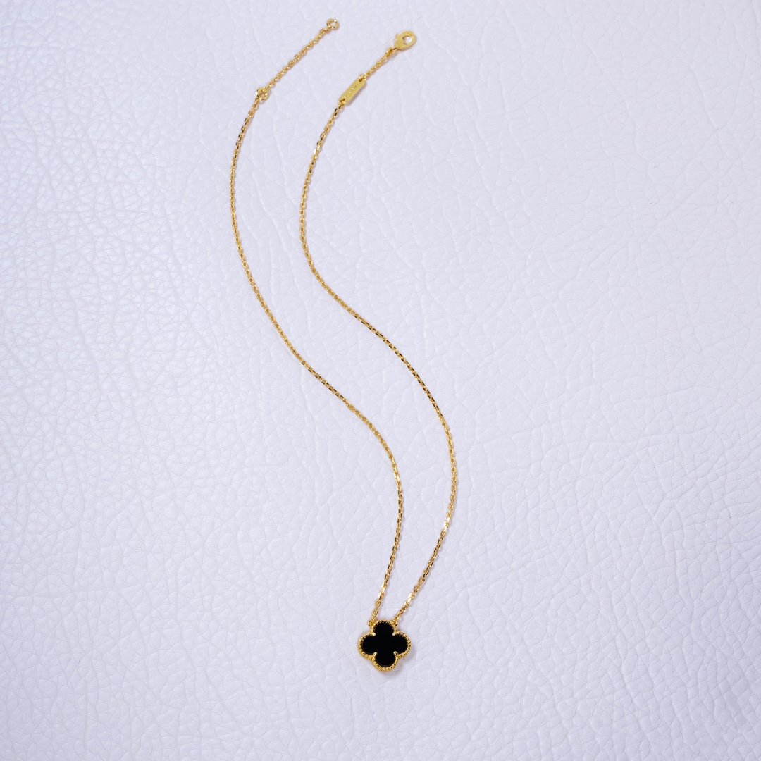 VCA Black Agate Clover Necklace / Golden Yellow