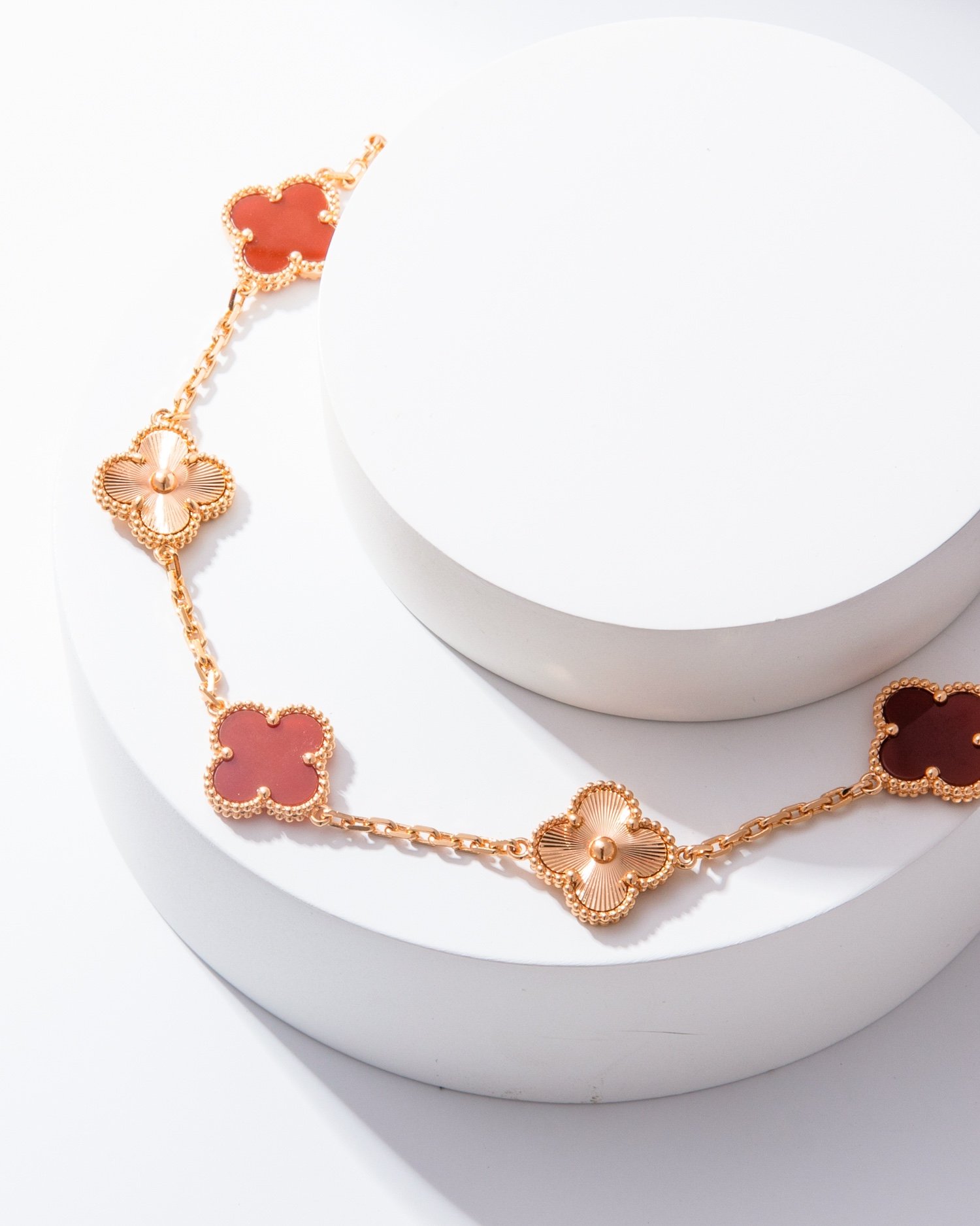 VCA Van Cleef Arpels Carnelian Simple Guilloche Carved Five-Flower Bracelet - Image 7