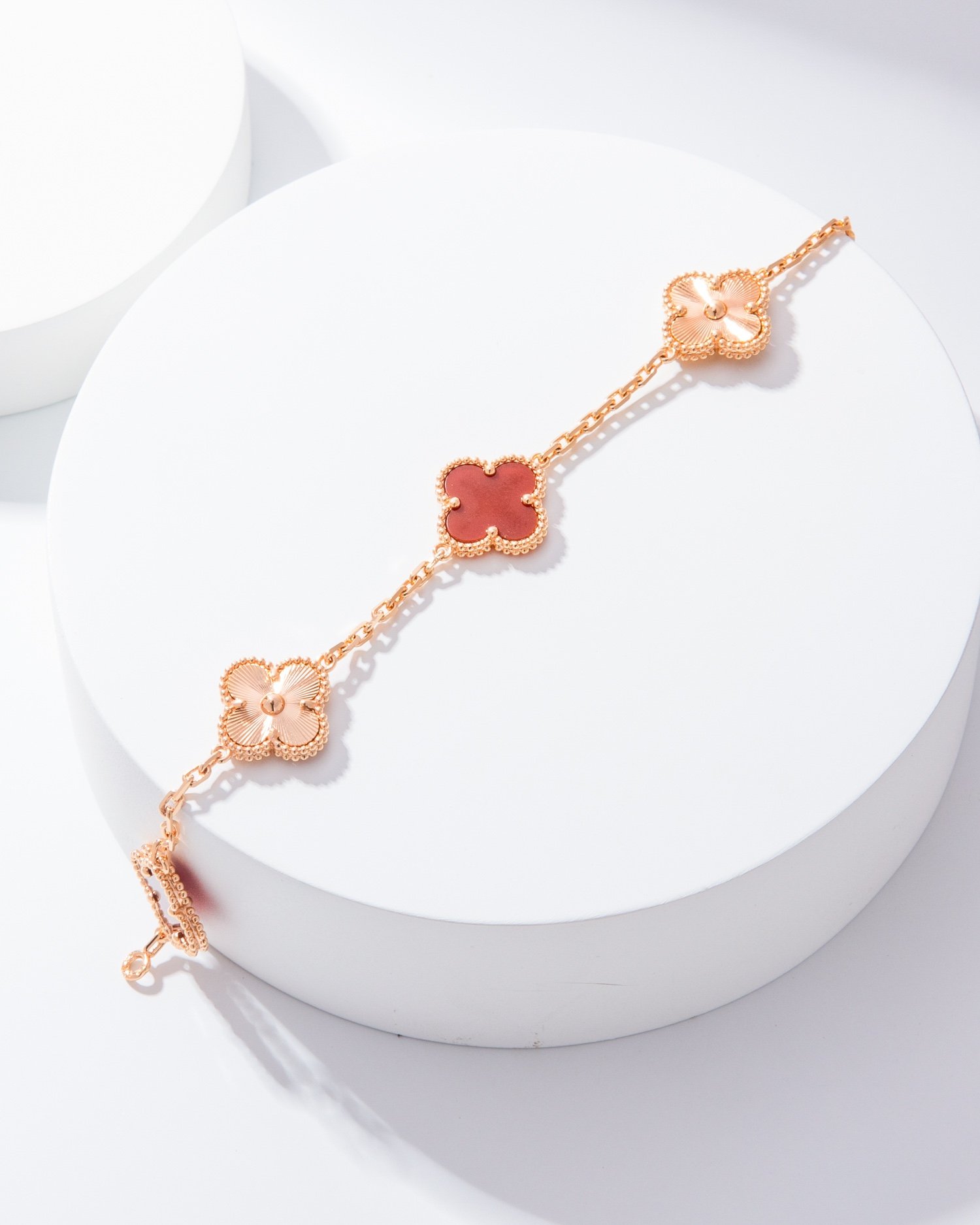VCA Van Cleef Arpels Carnelian Simple Guilloche Carved Five-Flower Bracelet - Image 6