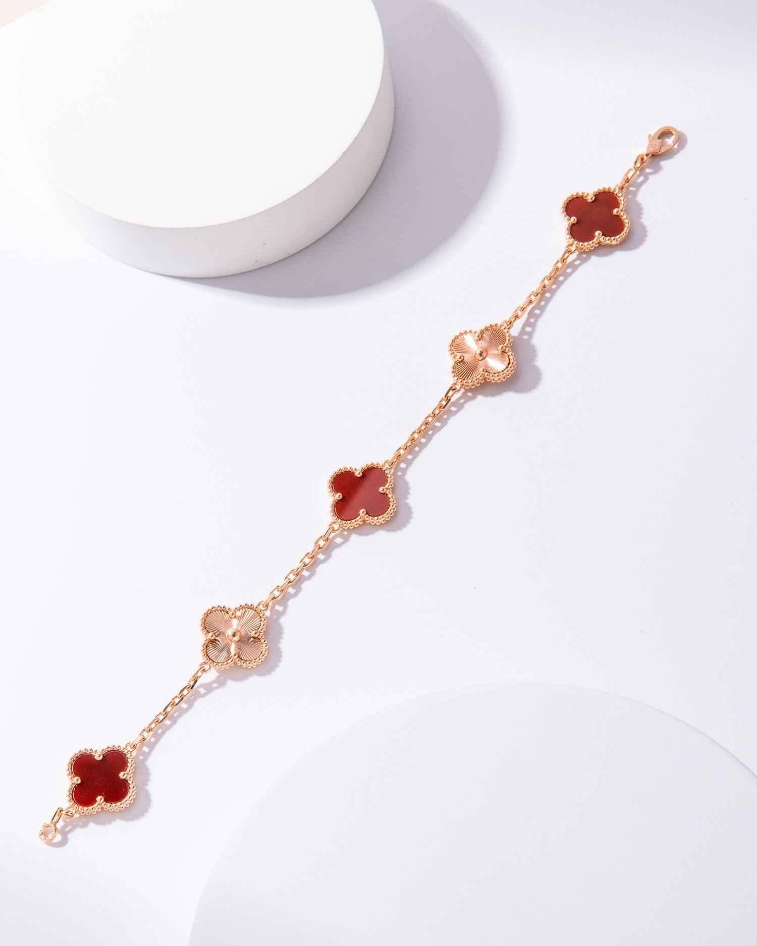 VCA Van Cleef Arpels Carnelian Simple Guilloche Carved Five-Flower Bracelet