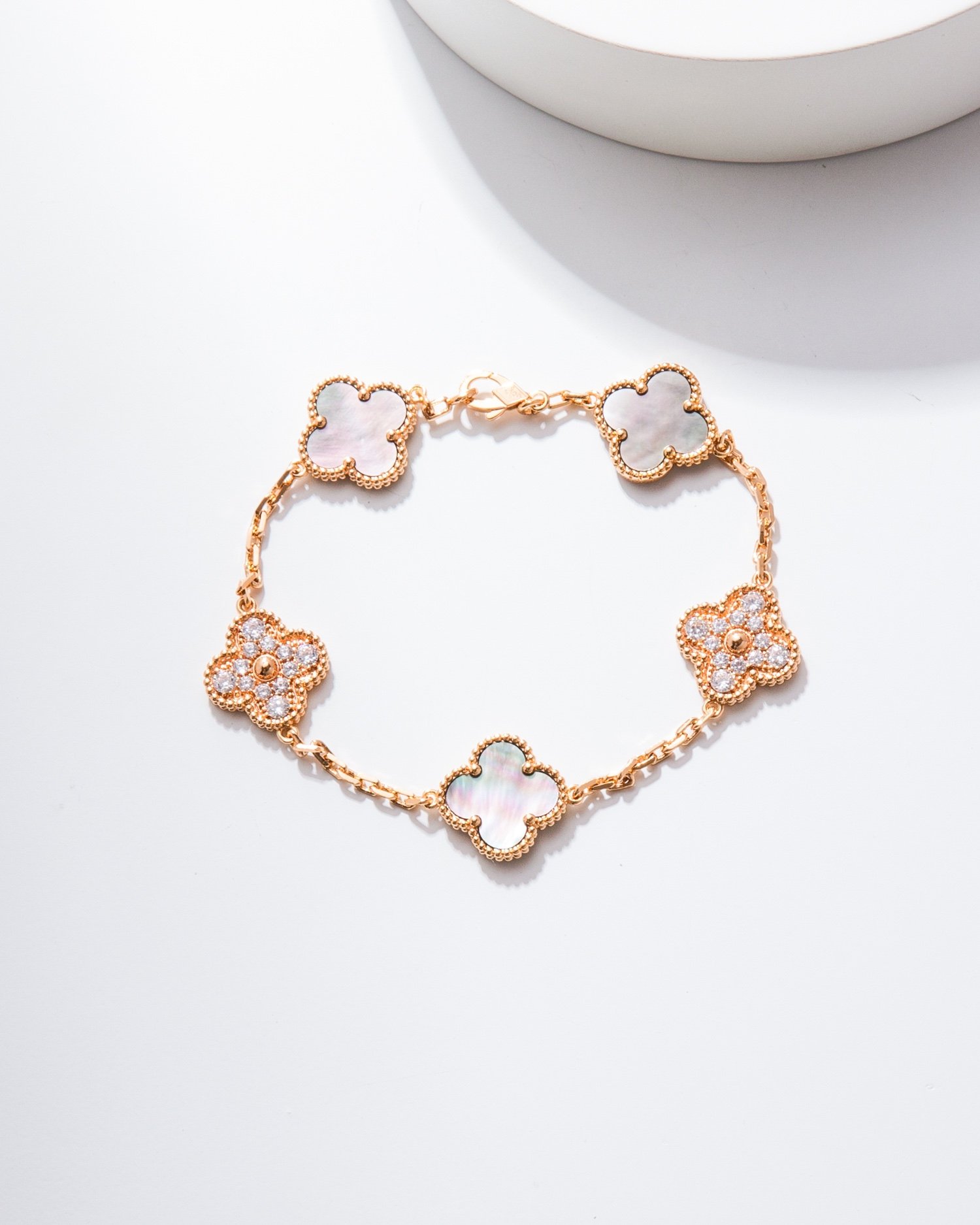 VCA Van Cleef Arpels Grey Mother-of-Pearl Diamond Five-Flower Bracelet Rose Gold/Gold - Image 3