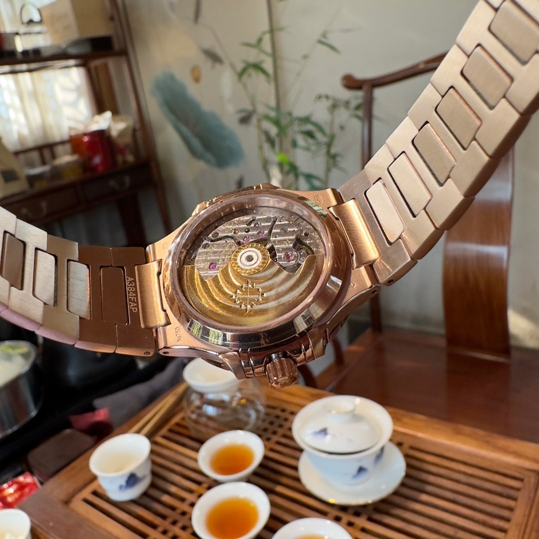 Patek Philippe Nautilus ladies' watc - Image 9