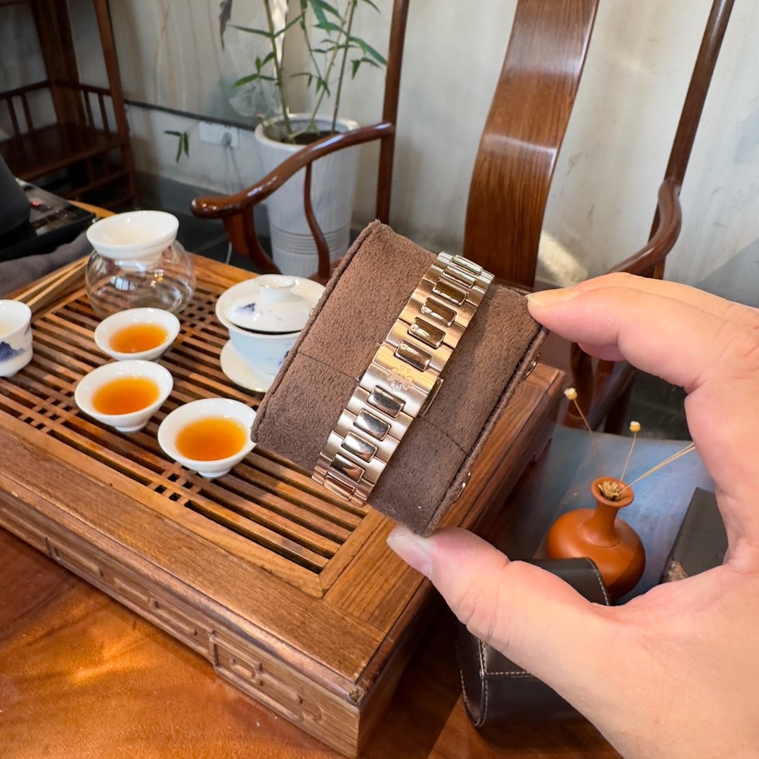 Patek Philippe Nautilus ladies' watc - Image 8