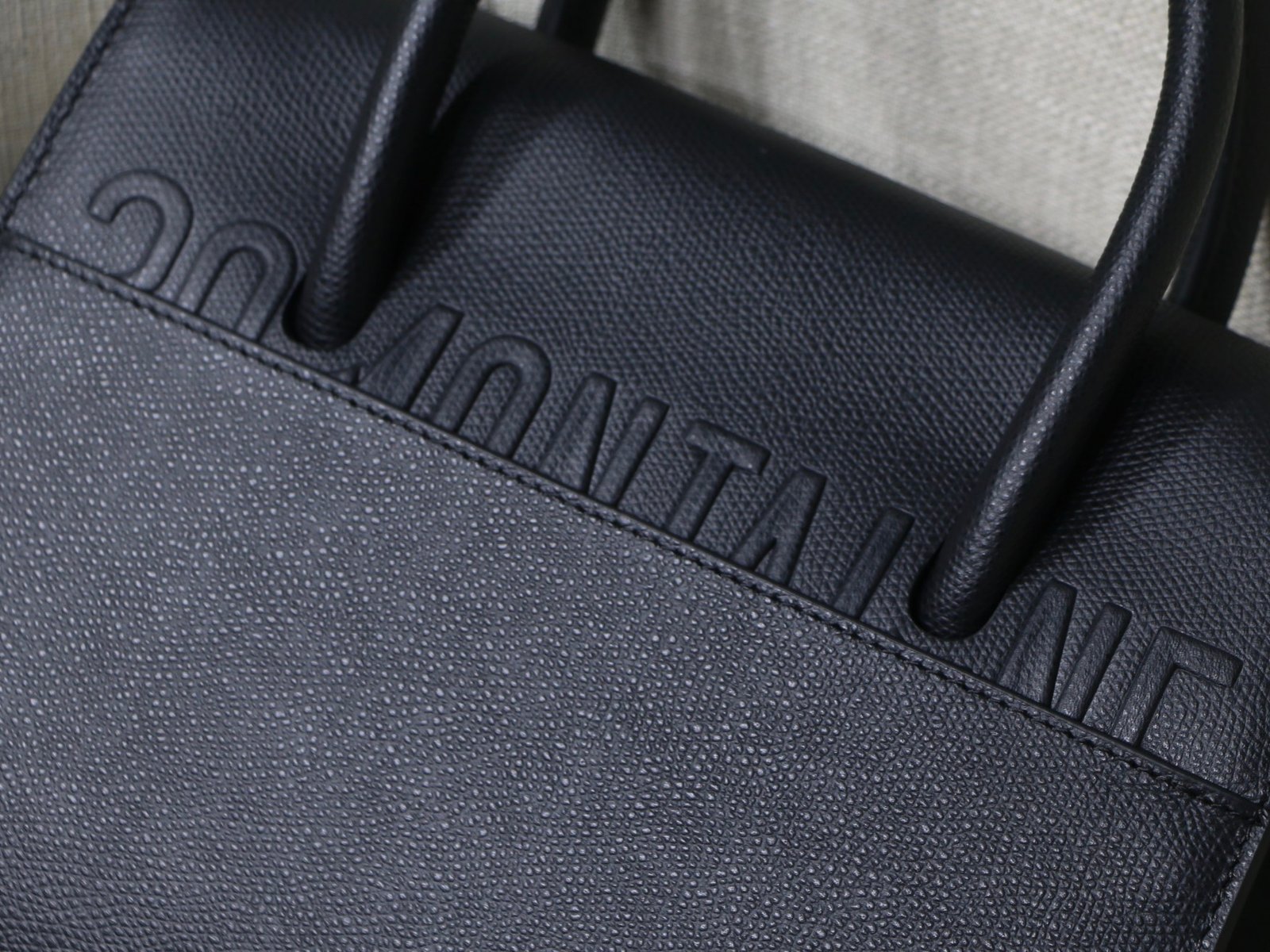 Inspired by 30 Avenue Montaigne, the Montaigne collection is a classic expression of Dior's iconic style. - Image 6