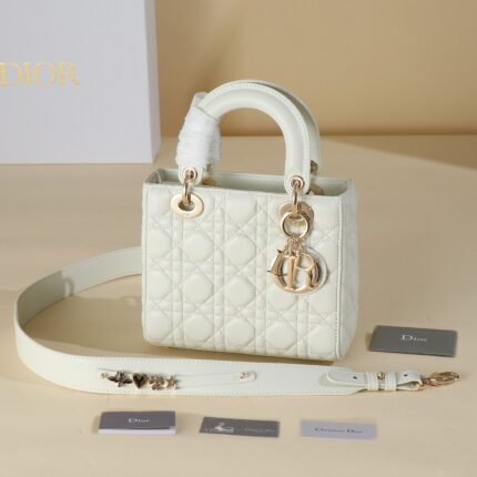 small lady dior my abcdior handbag

White sheepskin rattan compartment