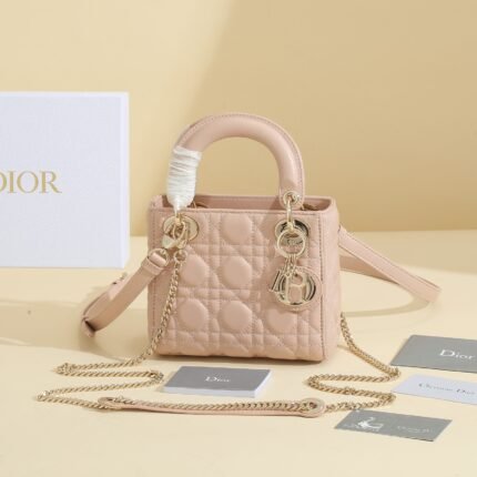 Mini Lady Dior Handbag Three-grid Lady Dior

Pink lambskin rattan pattern