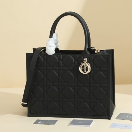 Dior handbag Code: M1323OWHP_M900