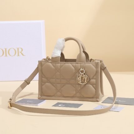 Mini Book Tote Bag
Mild Brown Calfskin Leather Oversized Cannage 
Ref: S5573OWHP_M56U