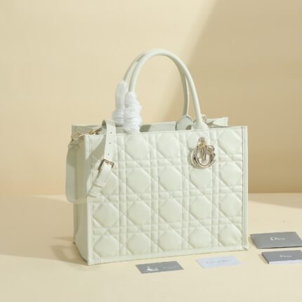 Dior handbag Code: M1323OWHP_M900