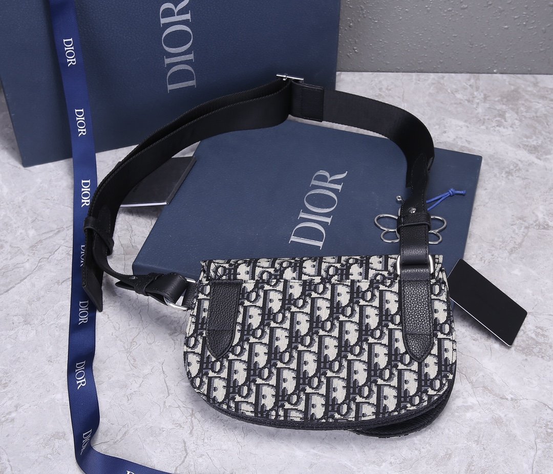 Dior men's SADDLE men's crossbody bag - Image 3