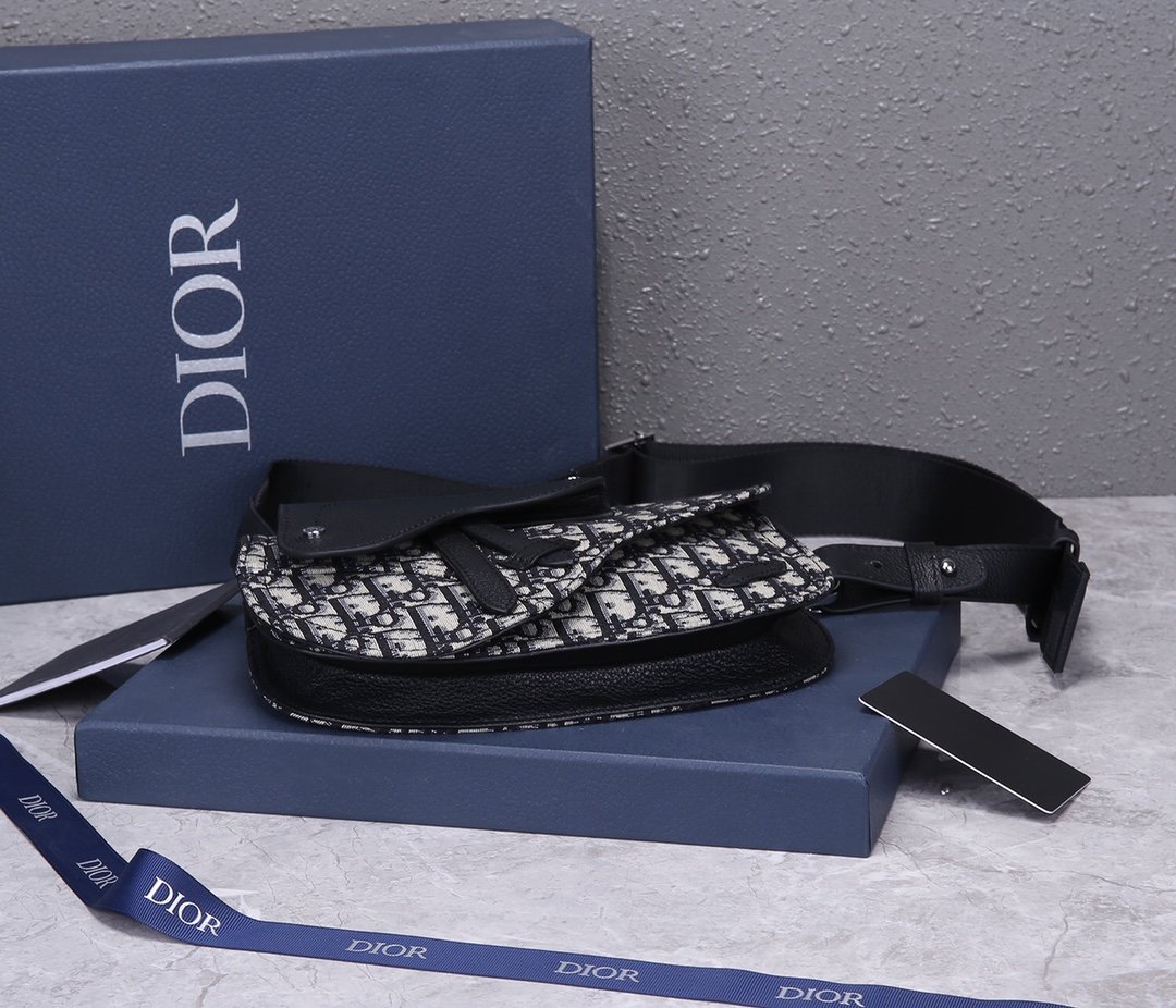 Dior men's SADDLE men's crossbody bag - Image 4
