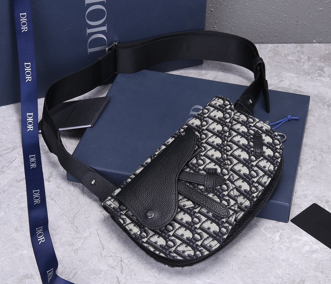 Dior men's SADDLE men's crossbody bag - Image 2