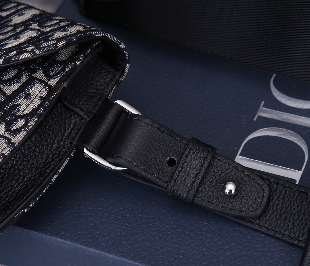 Dior men's SADDLE men's crossbody bag - Image 6
