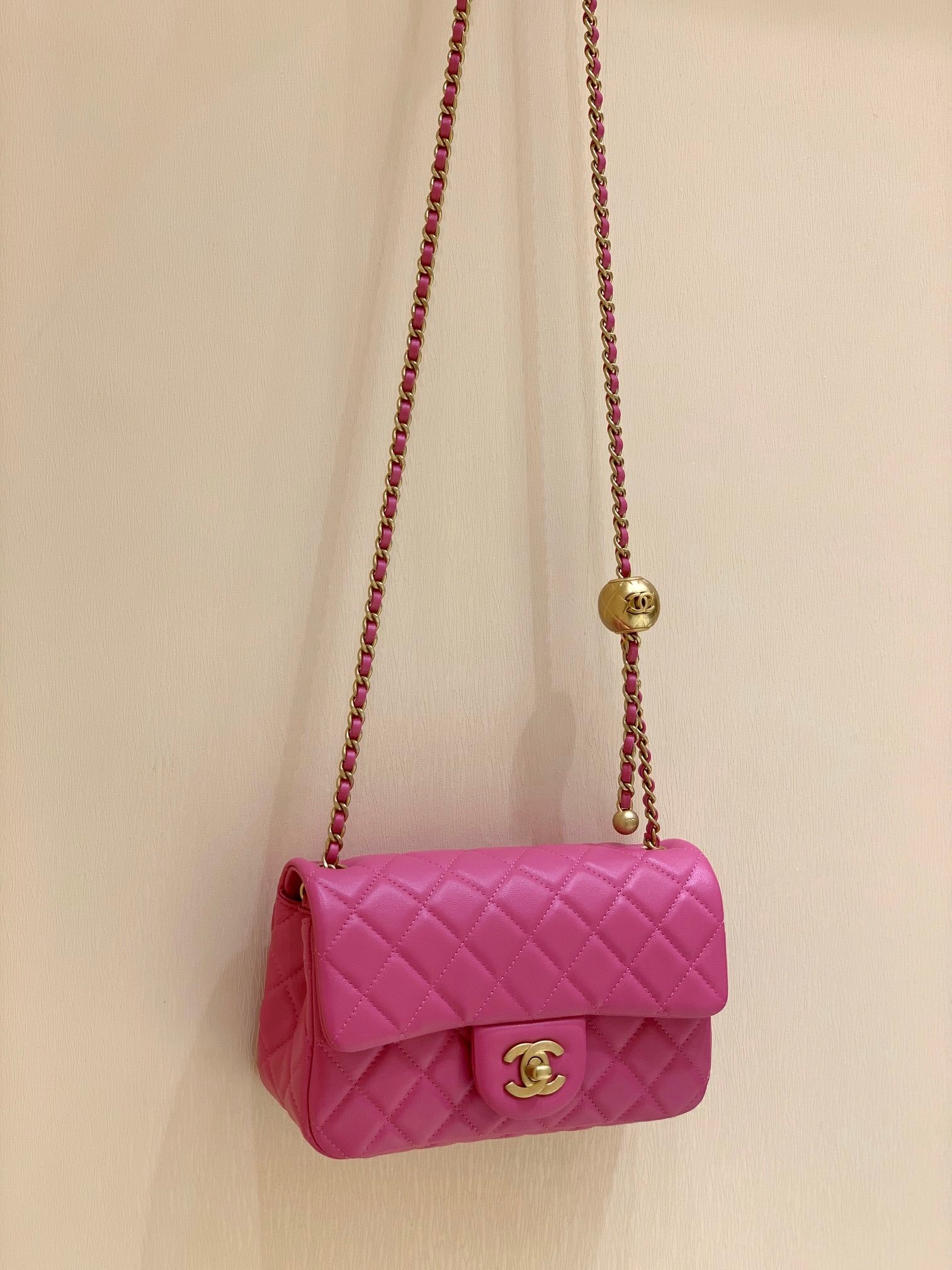 bagrand new supreme version pure original CF gold bagall
Full set of thick gold plated all steel small gold bagalls
Classic flap bag - Image 4