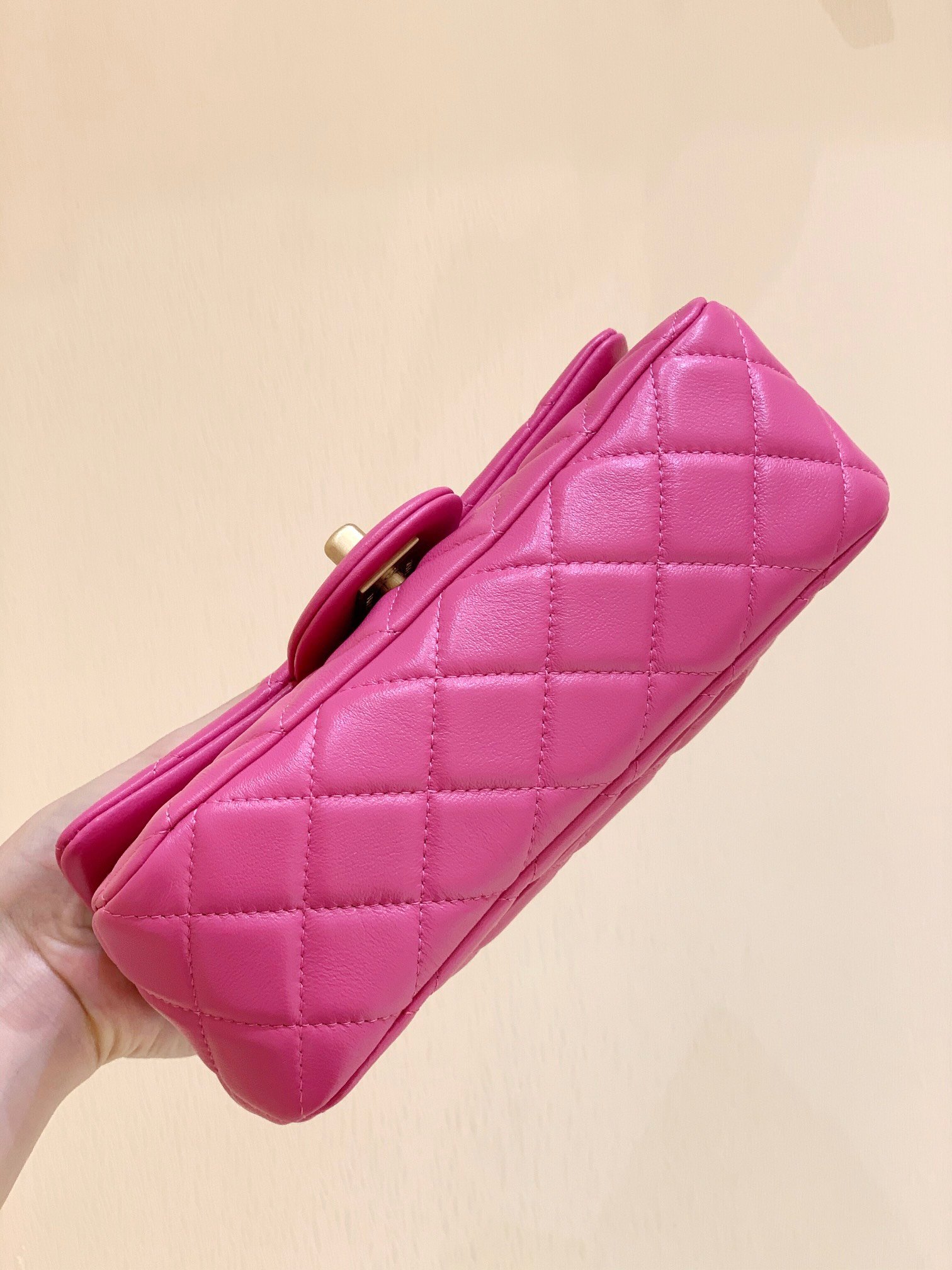 bagrand new supreme version pure original CF gold bagall
Full set of thick gold plated all steel small gold bagalls
Classic flap bag - Image 9