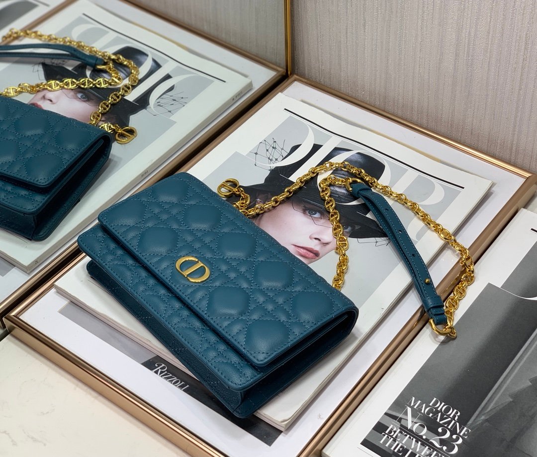 Hot item 2273
Dior Caro chain waist bag 20x11.5x3.5cm - Image 4