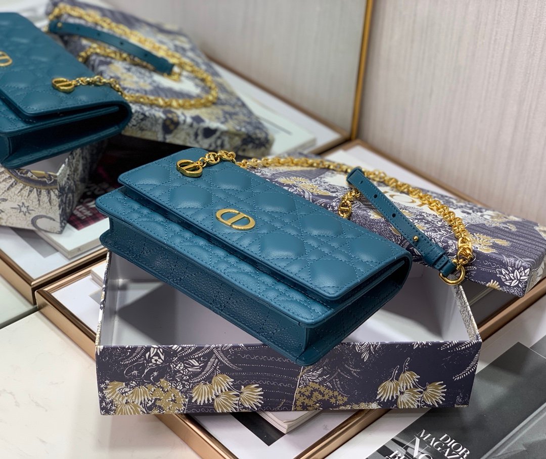 Hot item 2273
Dior Caro chain waist bag 20x11.5x3.5cm - Image 2