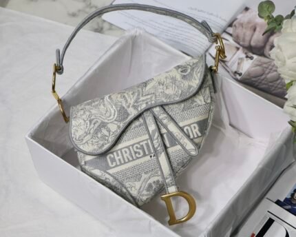 New upgrade [Dior saddleOblique limited edition]
M9001 embroidery gray tiger