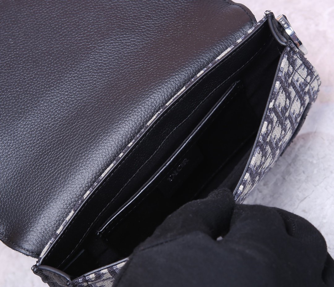 Dior men's SADDLE men's crossbody bag - Image 7