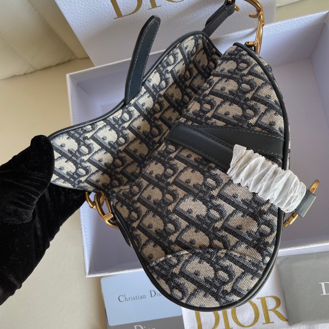 High-end quality, classic monogram embroidery, - Image 6